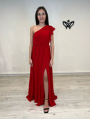 Vestido fiesta largo asimétrico abertura rojo