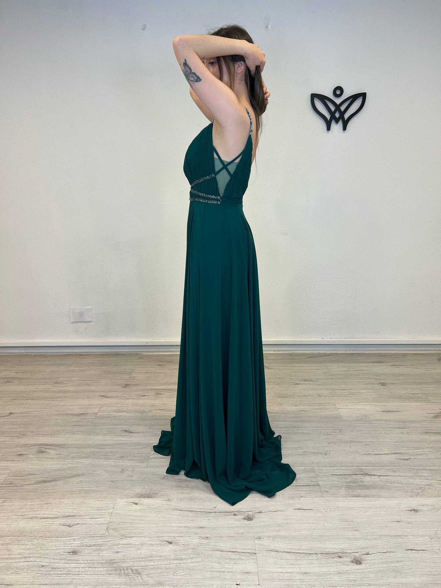 Vestido fiesta largo escote en la espalda verde