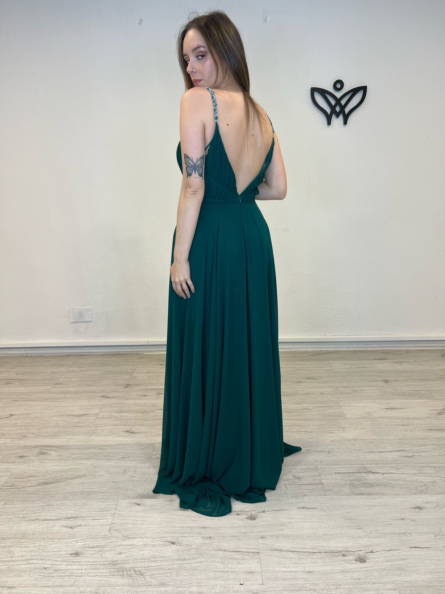 Vestido fiesta largo escote en la espalda verde