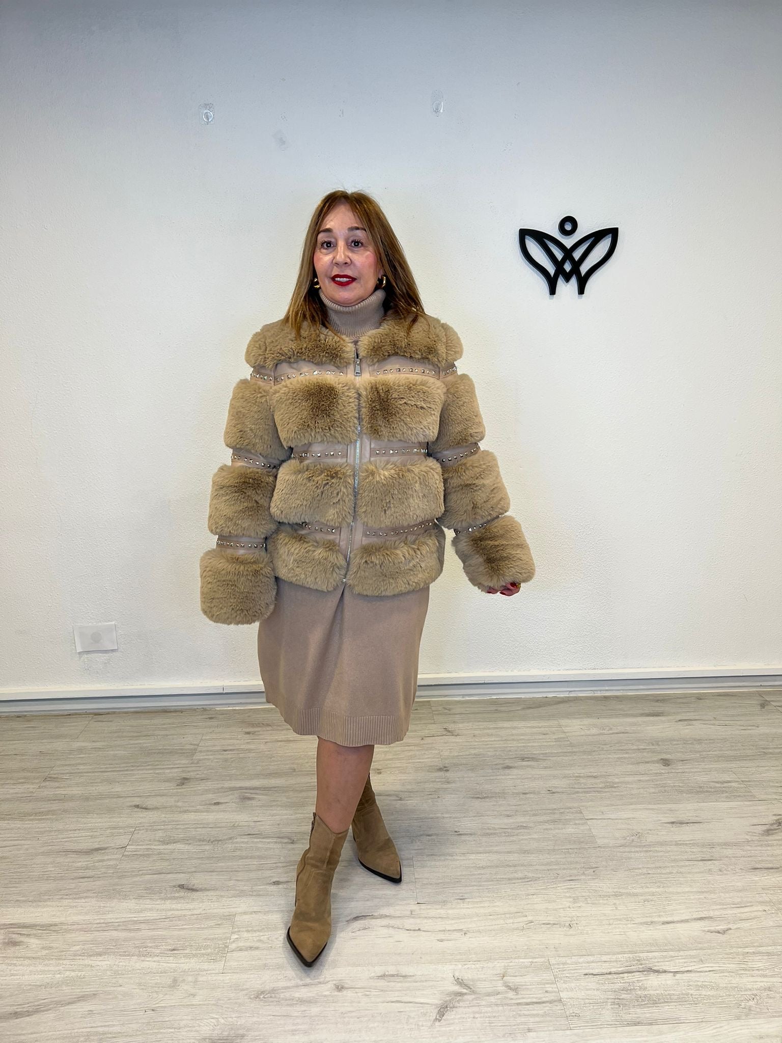 Chaqueta de pelo cuello redondo marrón