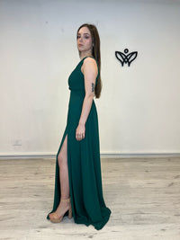 Vestido largo verde botella asimétrico con abertura