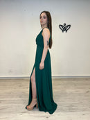 Vestido largo verde botella asimétrico con abertura