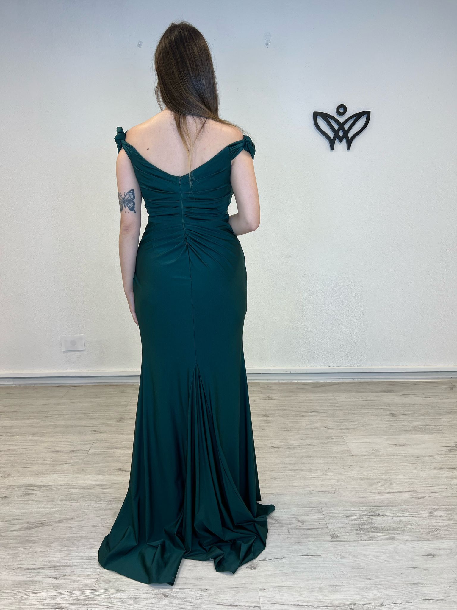 Vestido largo fiesta satinado abertura verde