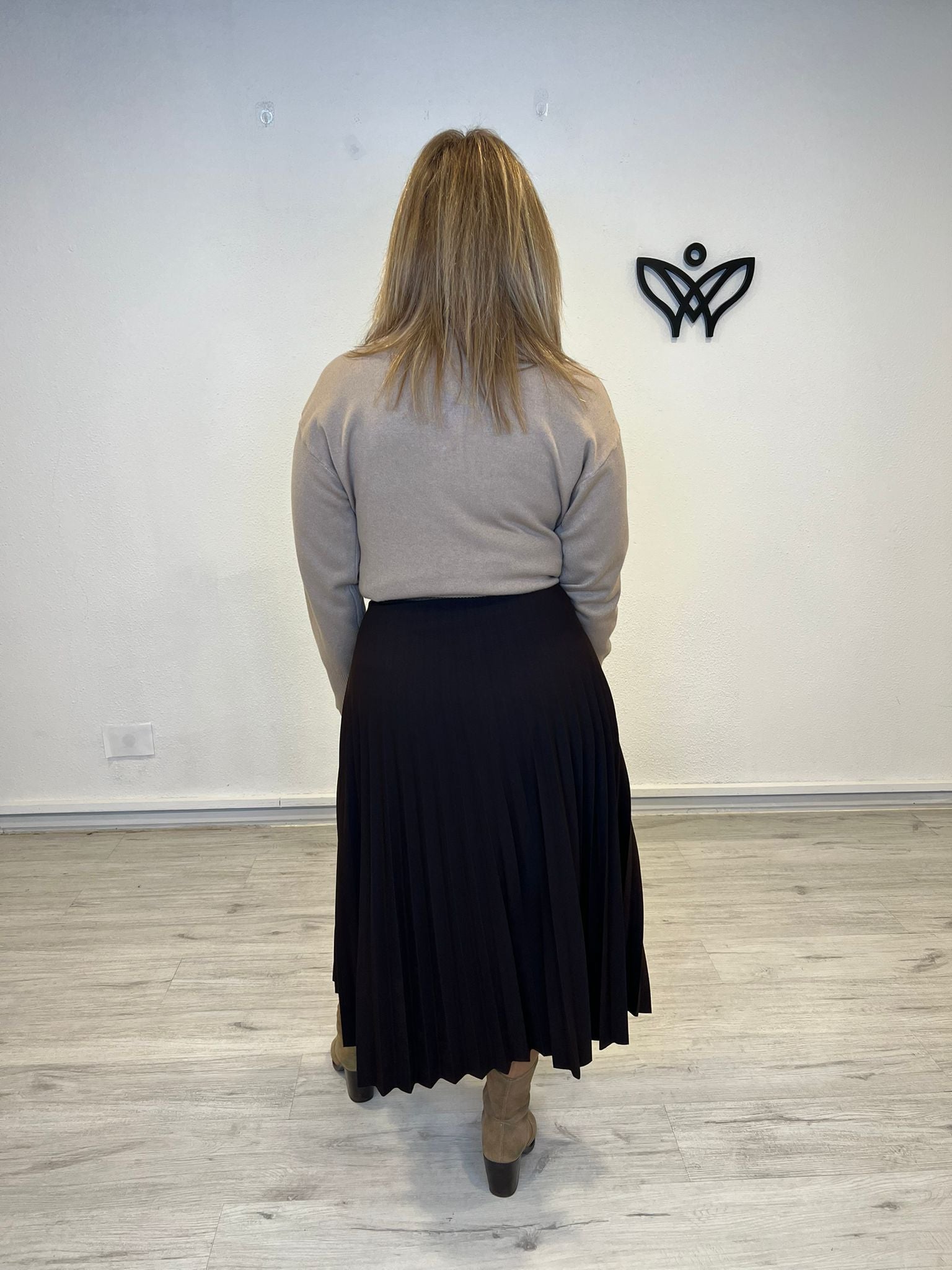 Falda de punto plisada largo midi marrón chocolate