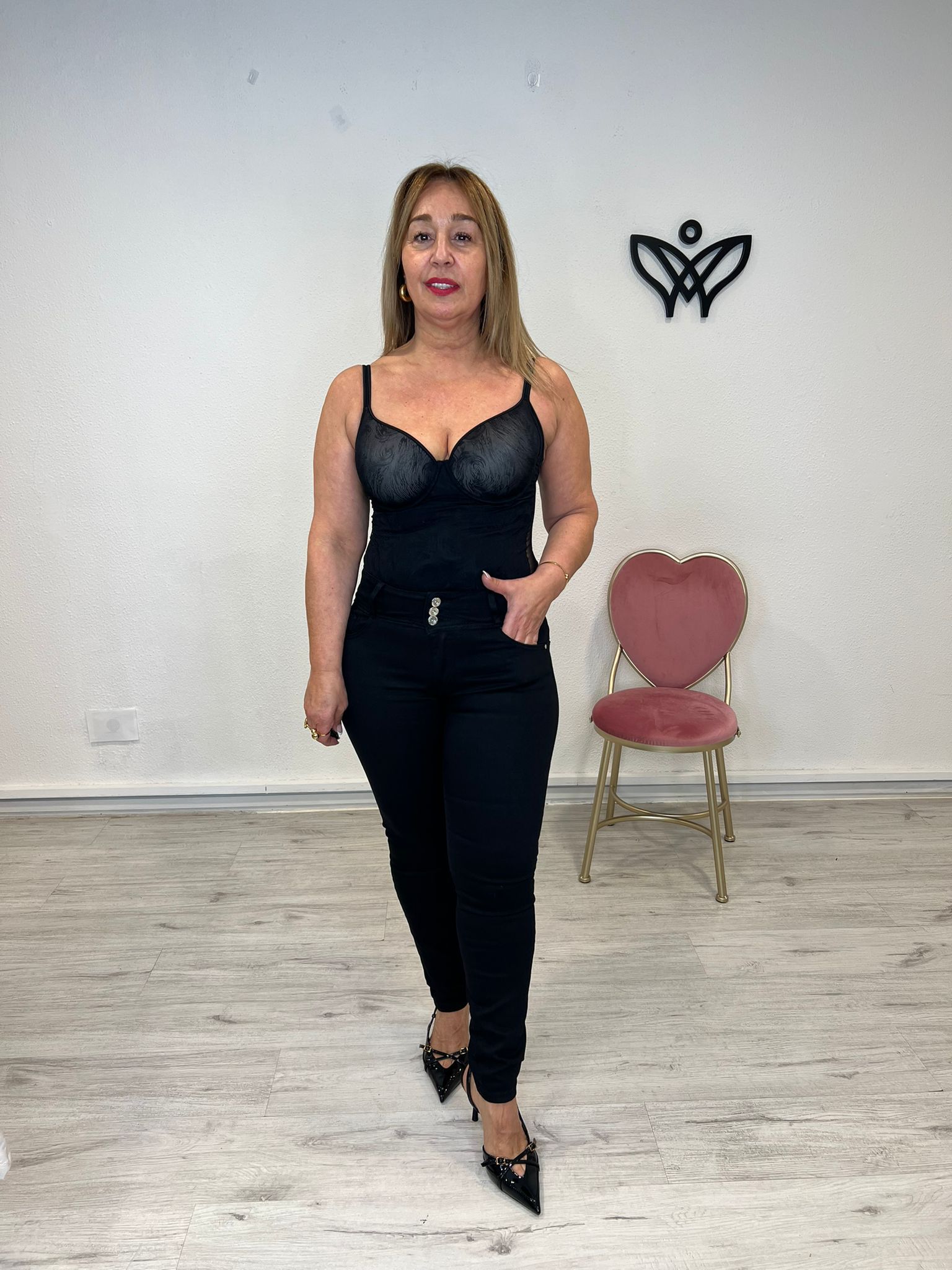 Pantalón vaquero denim pitillo efecto push up negro