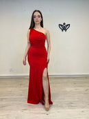 Vestido fiesta largo abertura asimétrico satinado en rojo