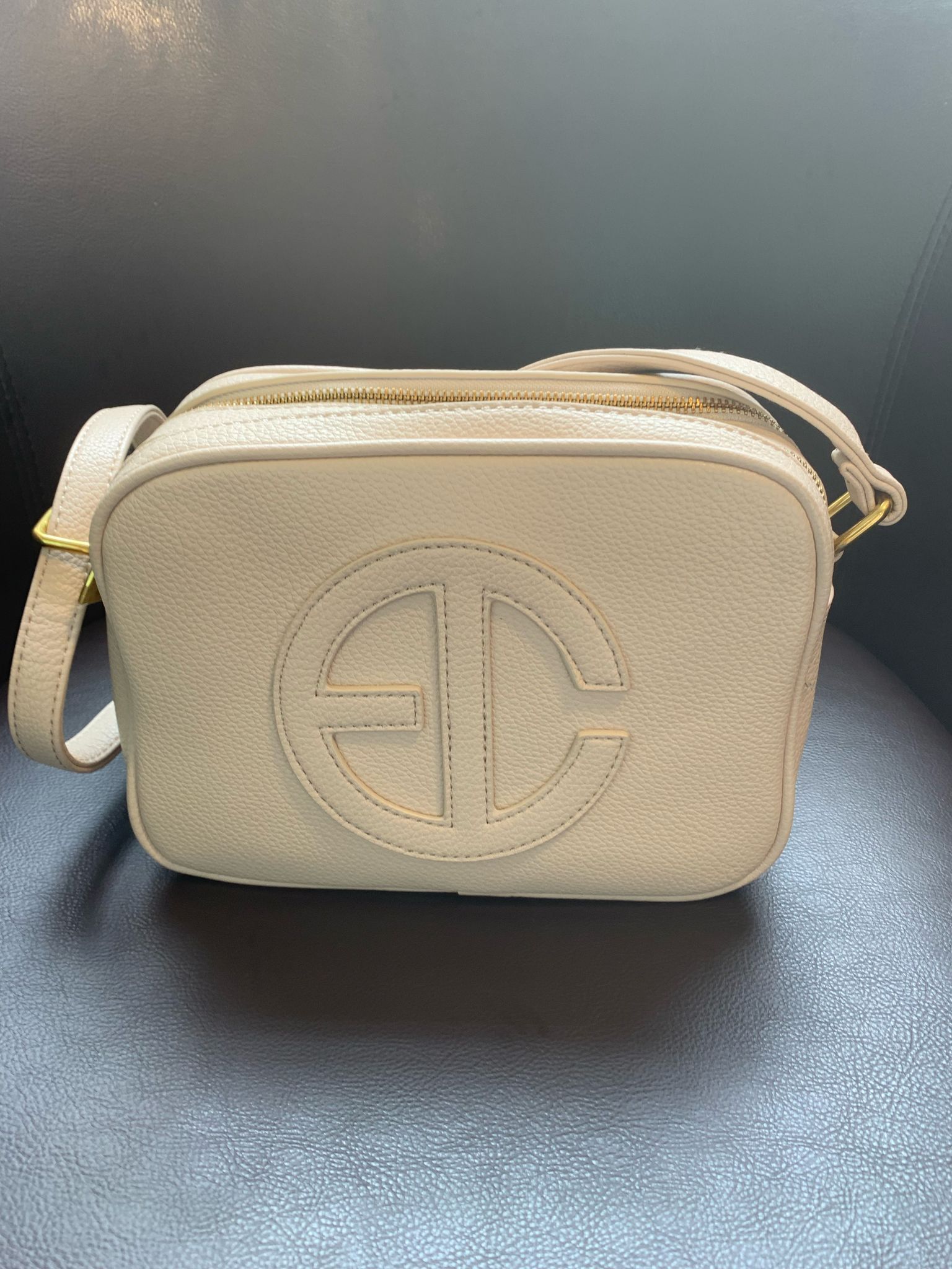 Bolso cuadrado bandolera beis