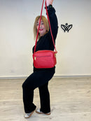 Bolso polipiel cuadrado asa larga rojo