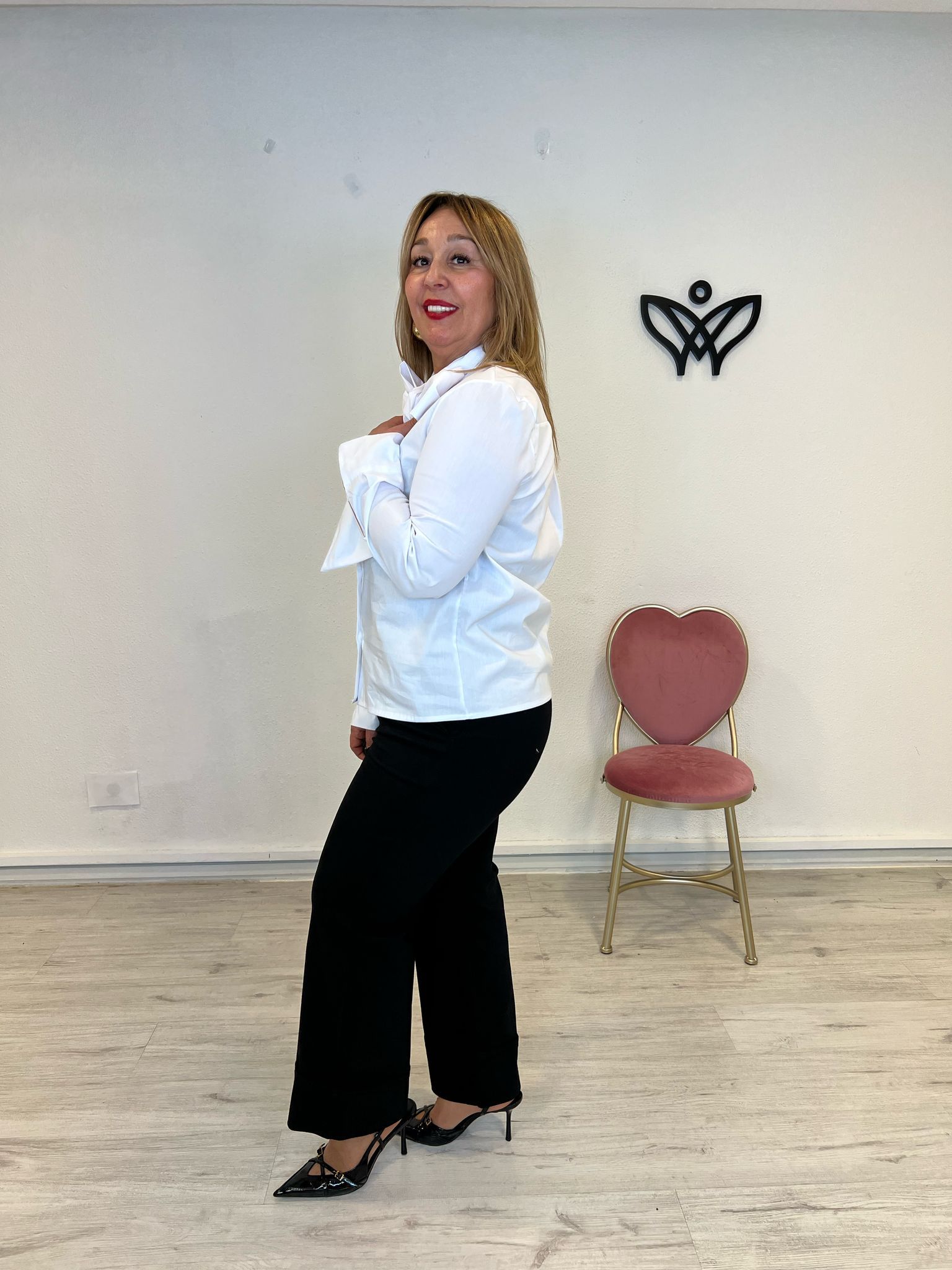 Camisa algodón cuello redondo con lazo  blanca