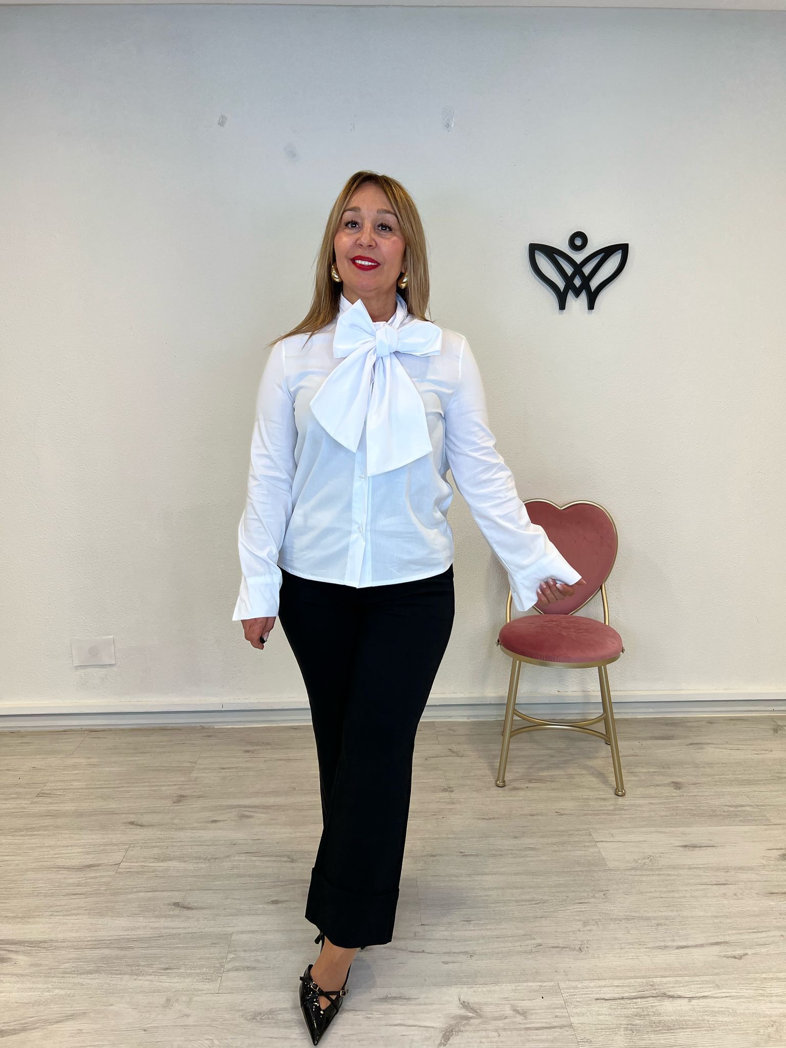 Camisa algodón cuello redondo con lazo  blanca