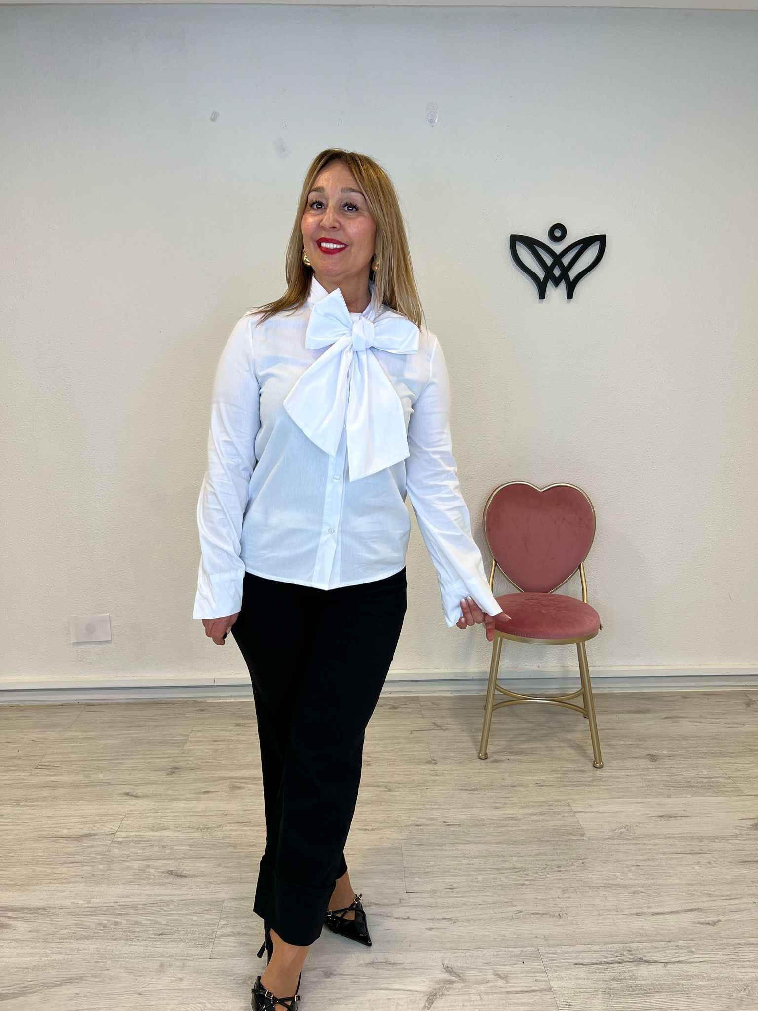 Camisa algodón cuello redondo con lazo  blanca