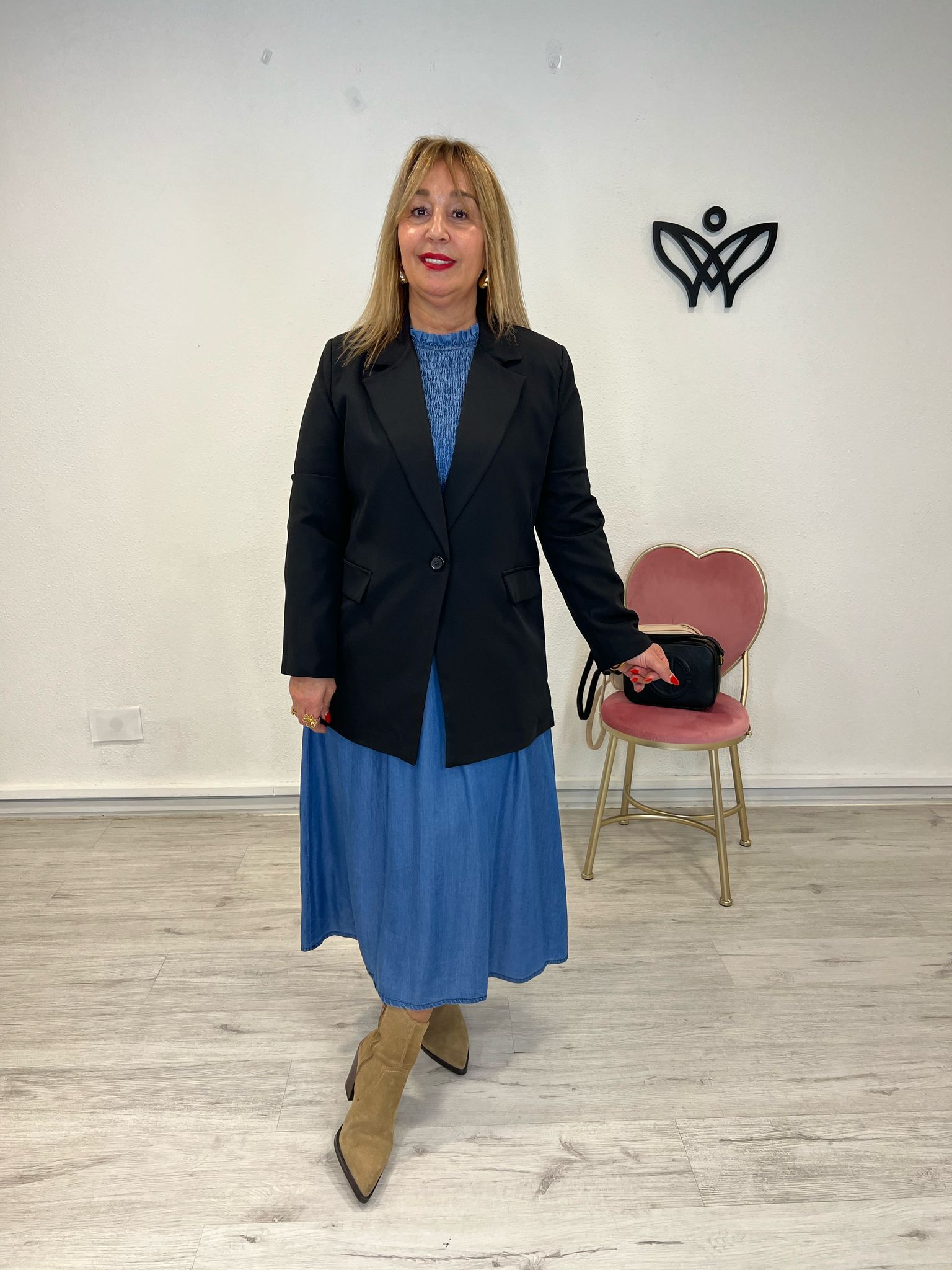 Americana blazer con solapa clásica forrada con hombreras en negro