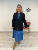 Americana blazer con solapa clásica forrada con hombreras en negro