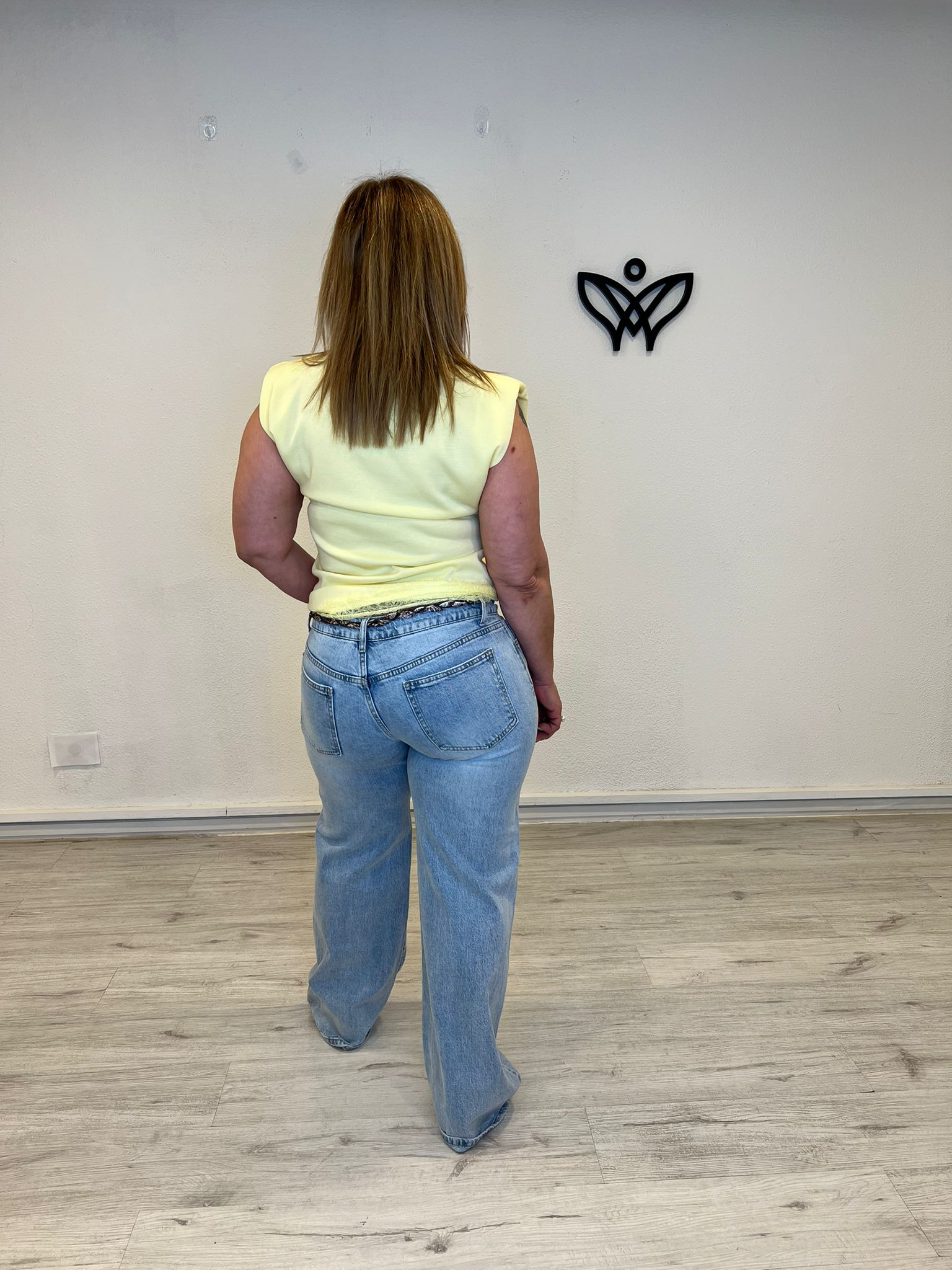 Vaquero recto tiro medio con cinturón