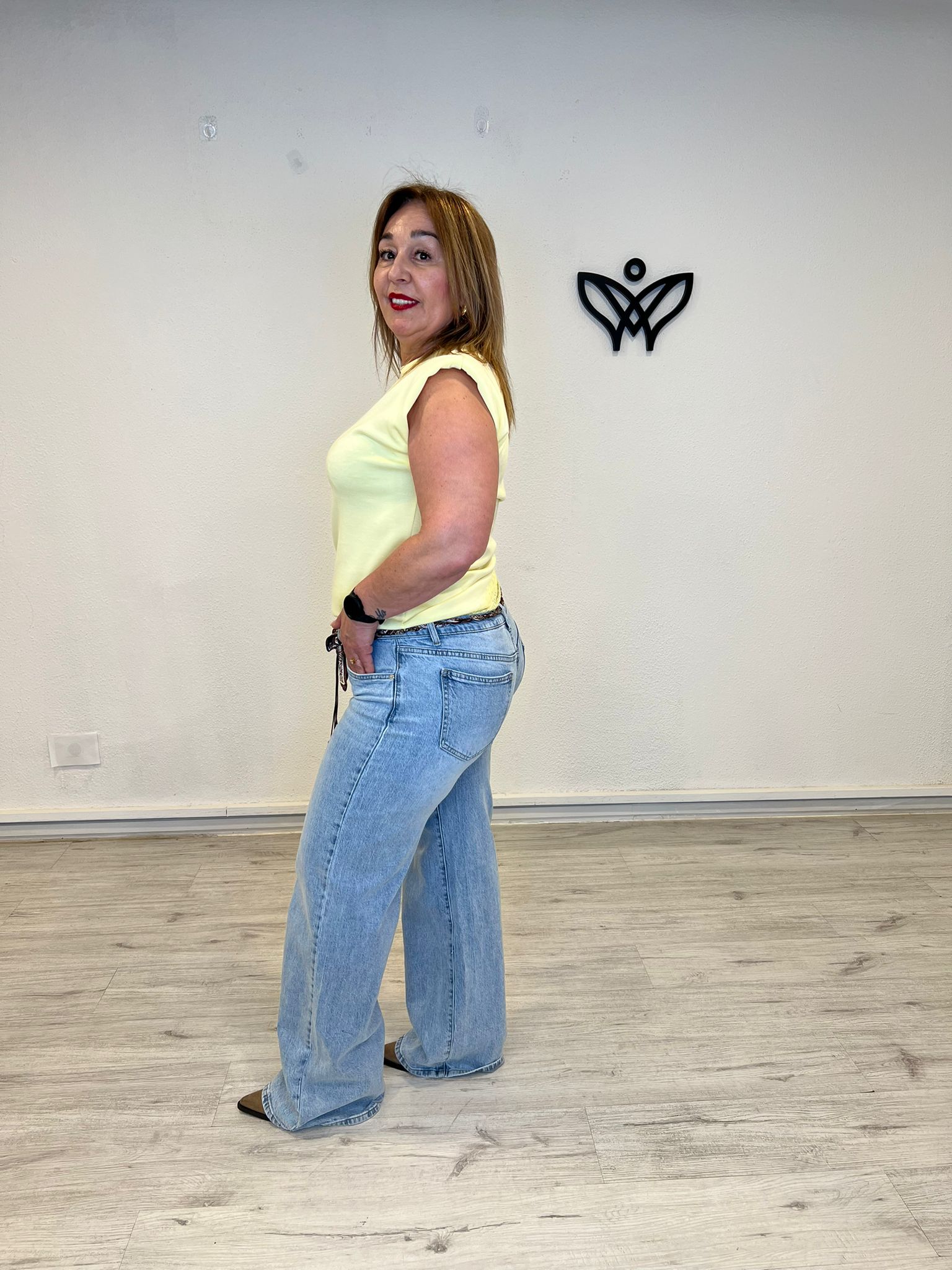 Vaquero recto tiro medio con cinturón