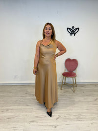Vestido largo midi satinado con detalle dorado en el asa color dorado