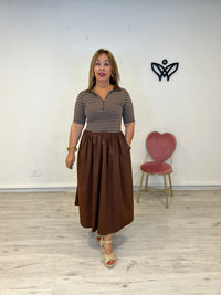 Vestido largo midi de algodón de rayas marrón chocolate