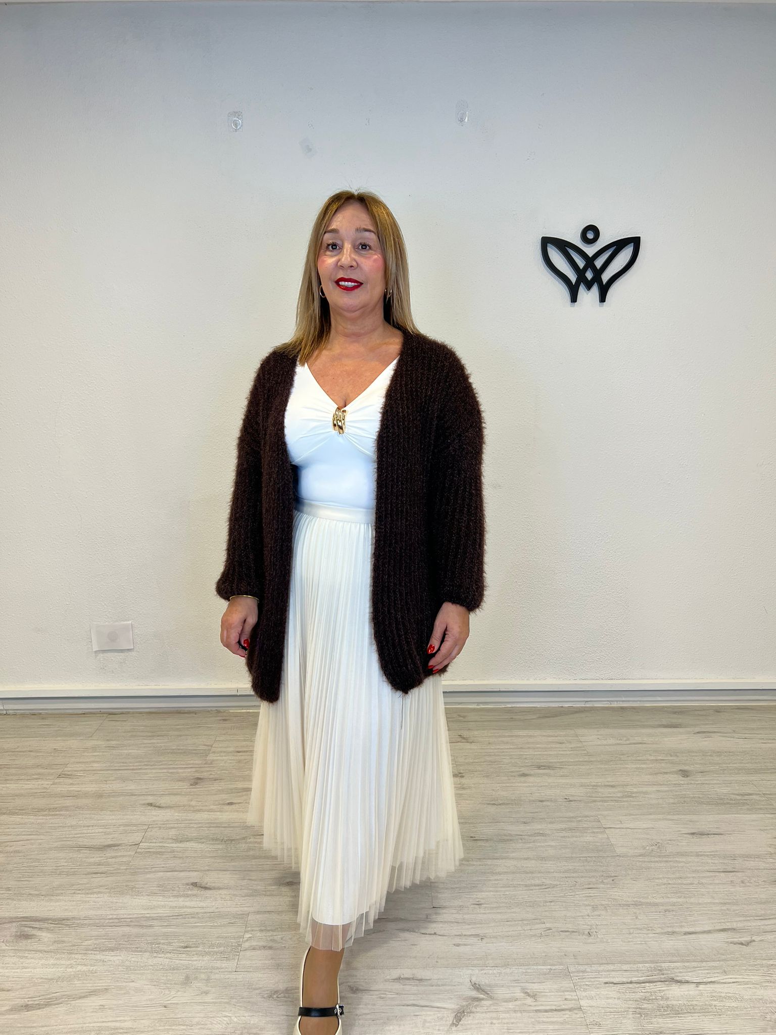 chaqueta cárdigan larga de punto que no pica marrón chocolate