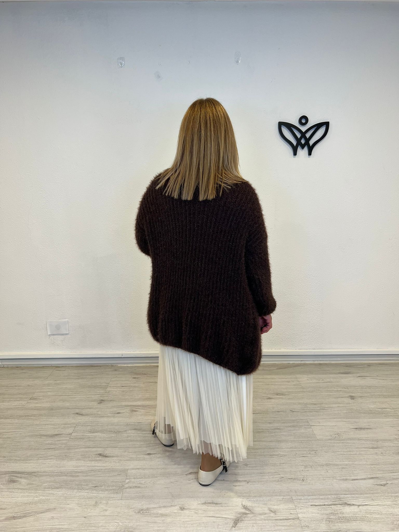 chaqueta cárdigan larga de punto que no pica marrón chocolate