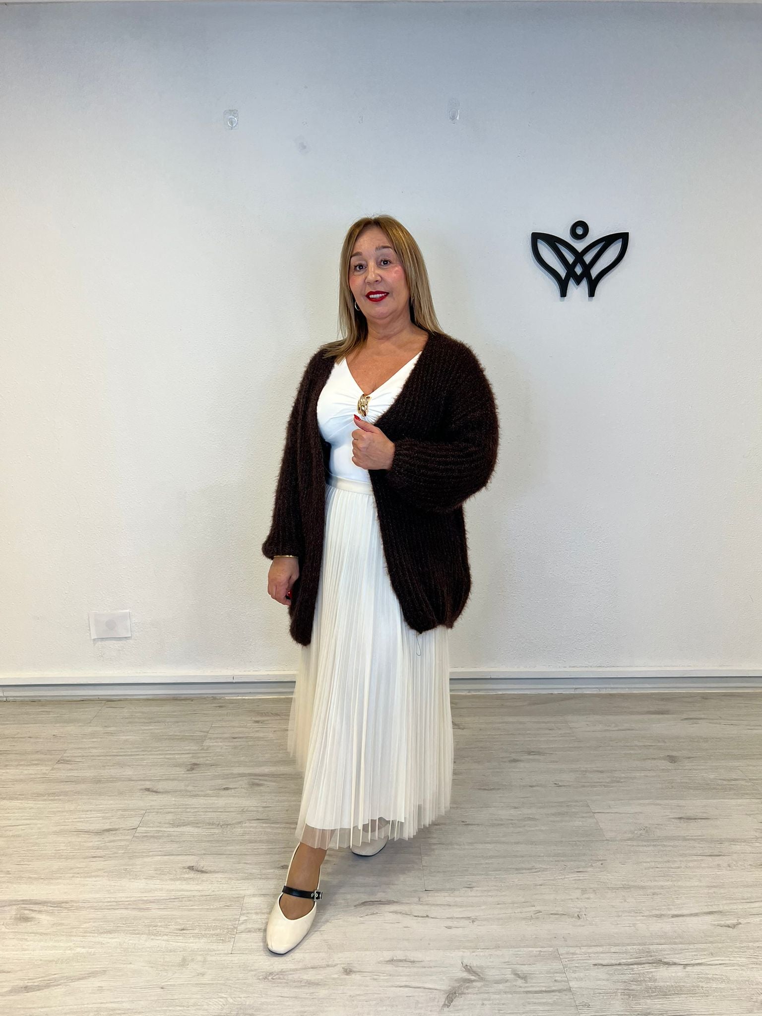 chaqueta cárdigan larga de punto que no pica marrón chocolate