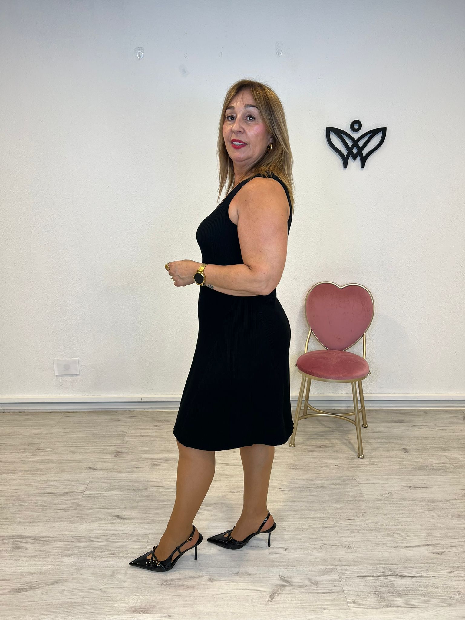 Vestido de punto de canalé de asas corto negro