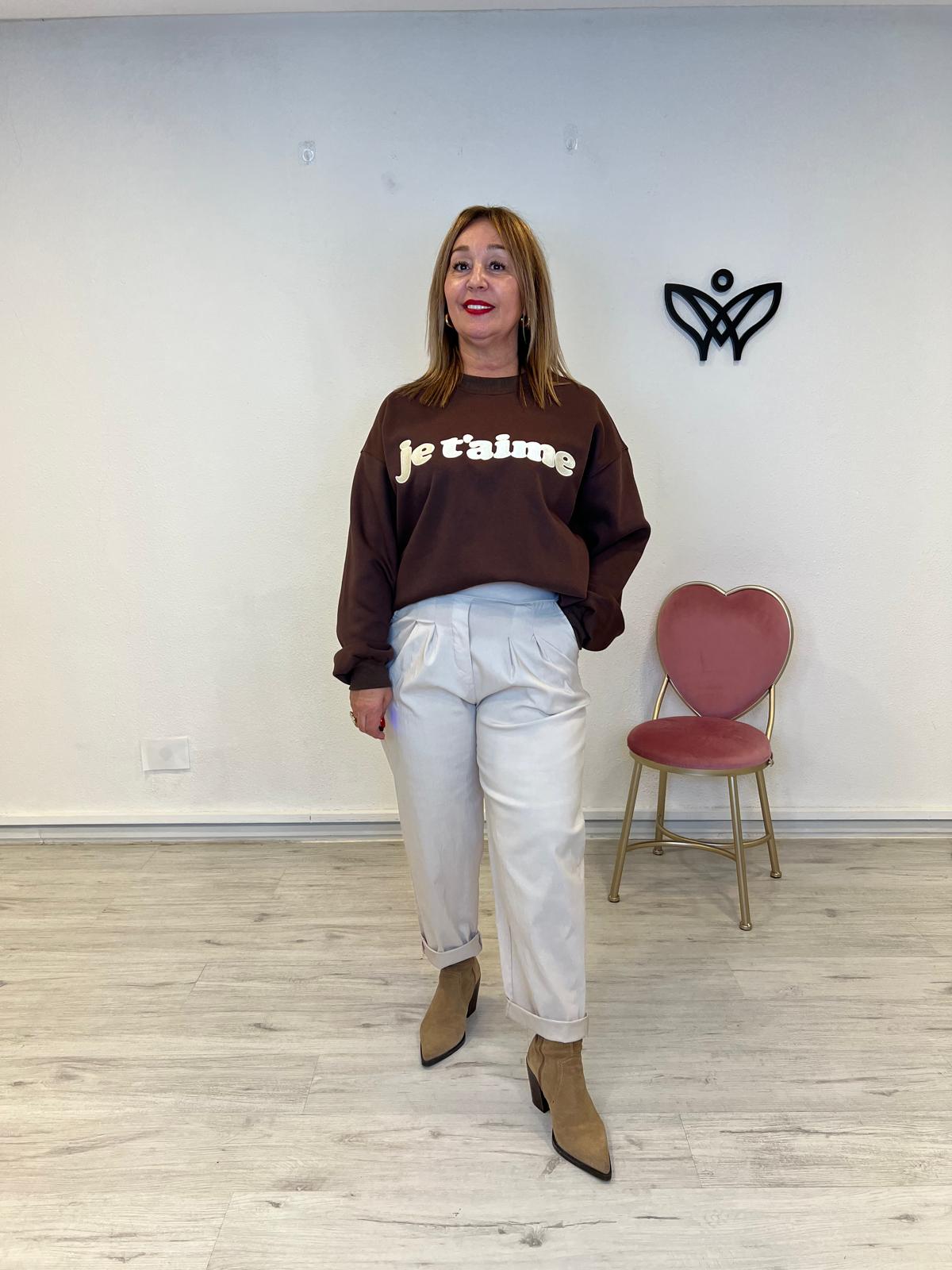 Pantalón elástico de corte recto goma en la cintura y bolsillos beis