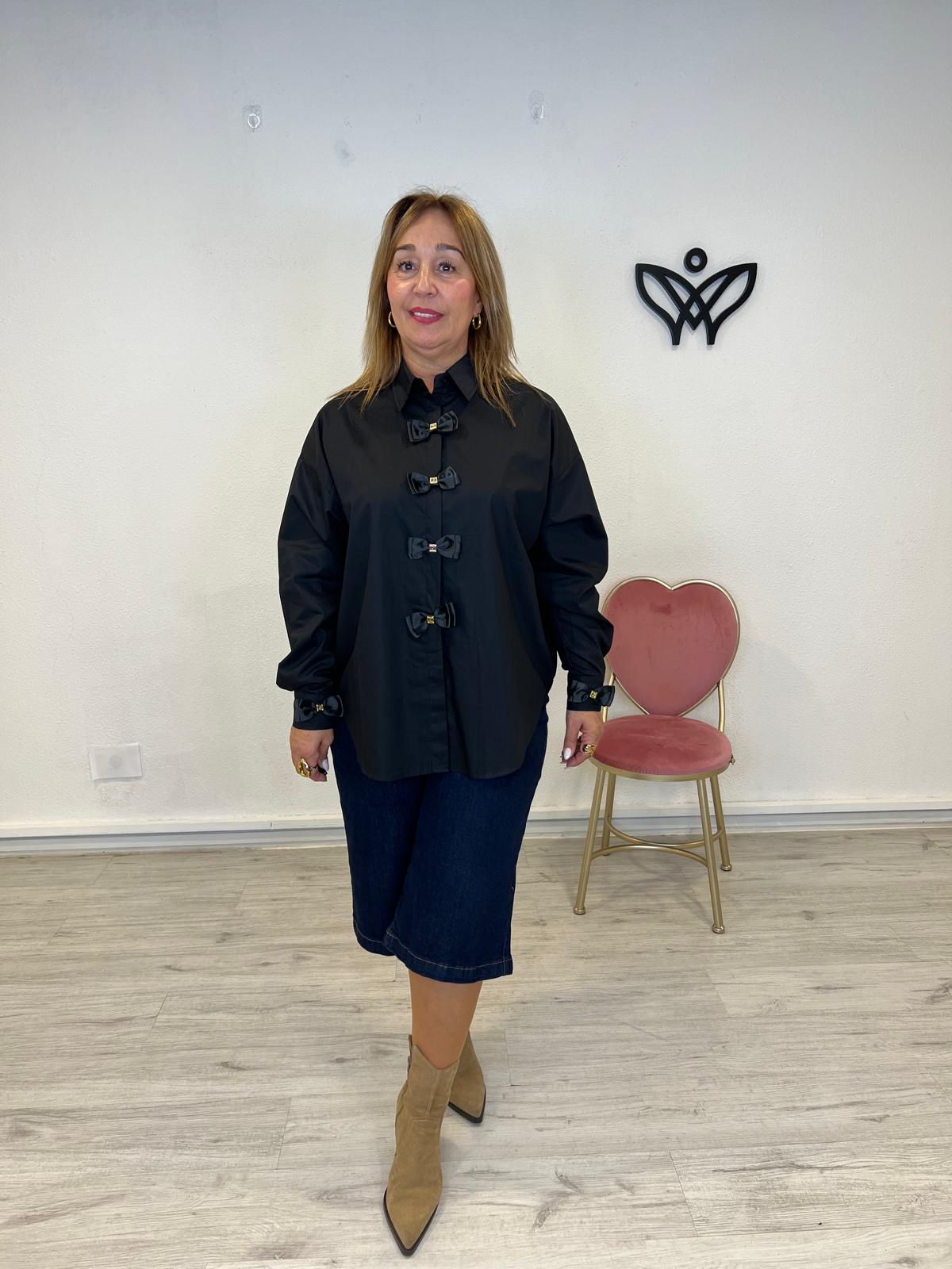 Camisa algodón cuello camisero detalle lazos negra