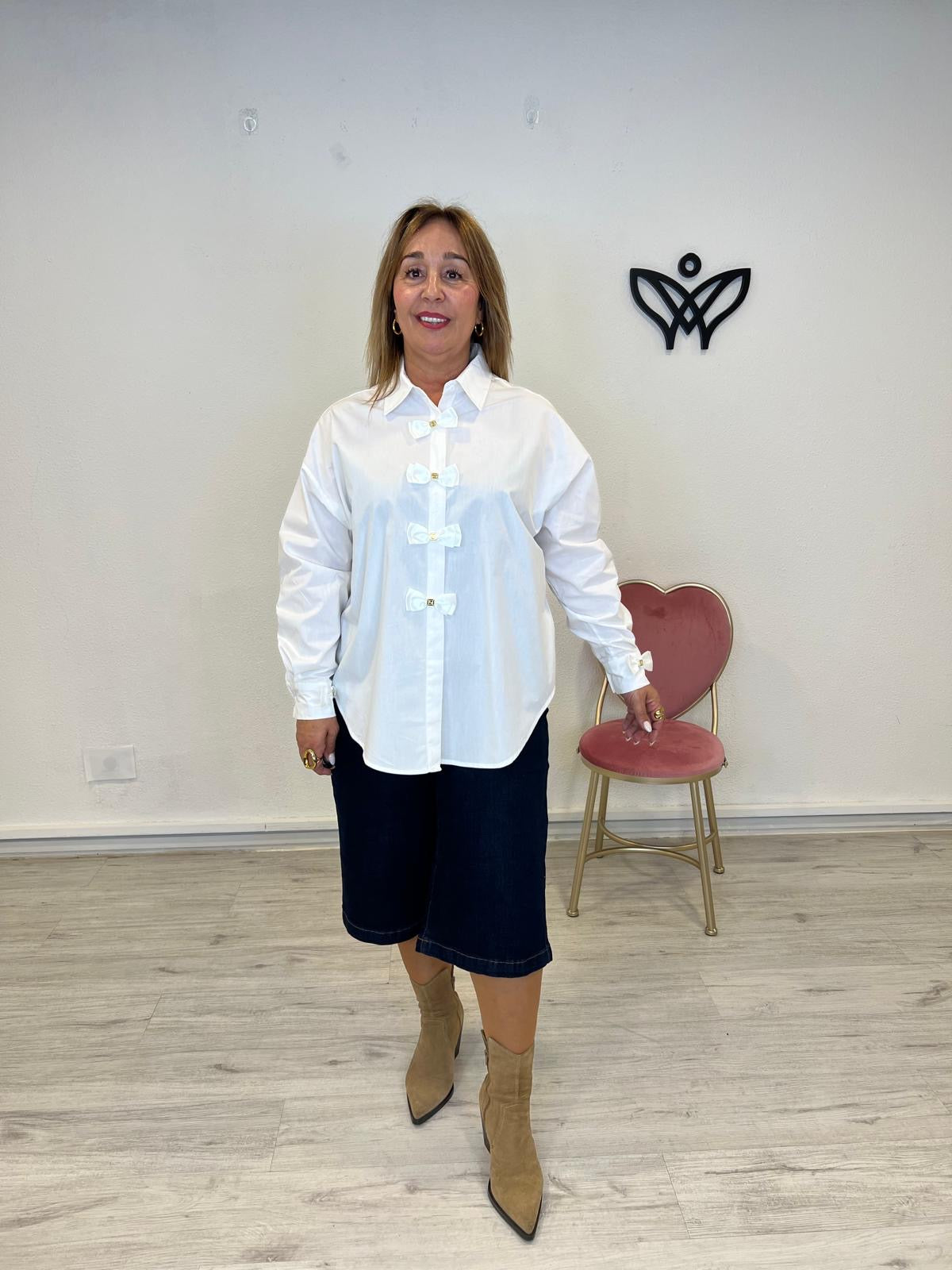 Camisa algodón cuello camisero detalle lazos blanca