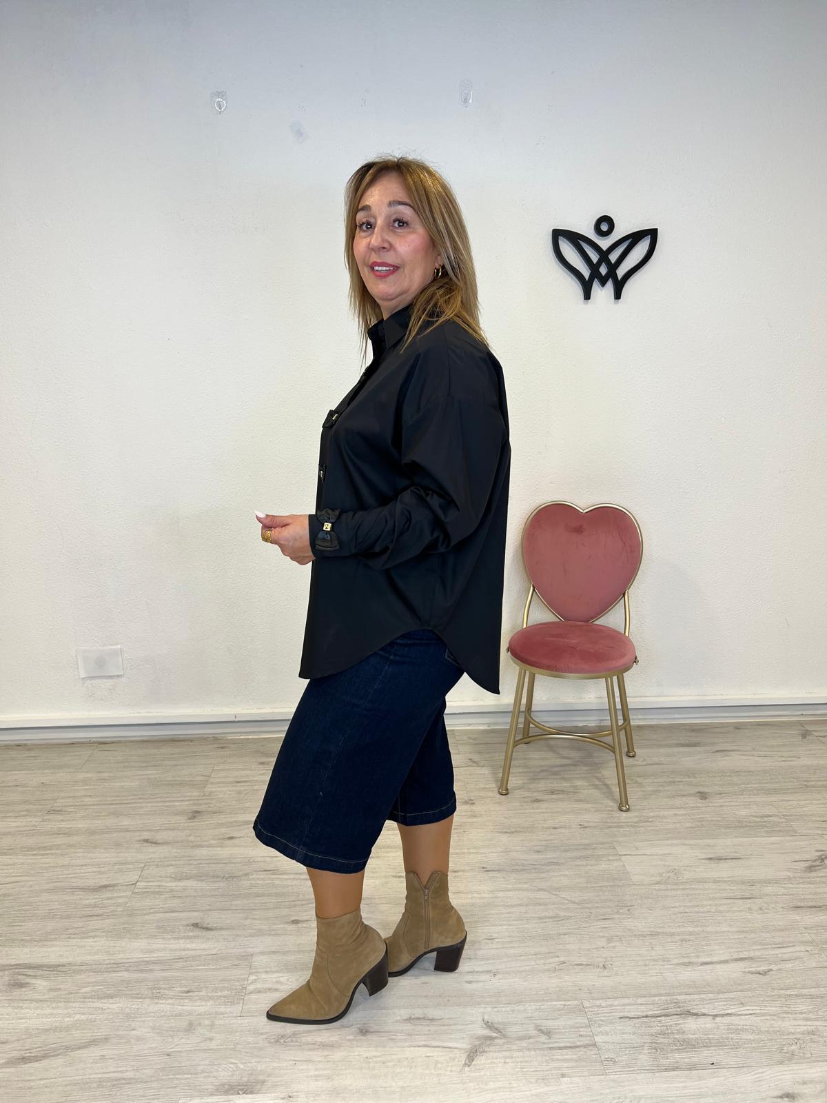 Camisa algodón cuello camisero detalle lazos negra