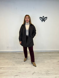 Trench parka corta forrada con capucha marrón chocolate