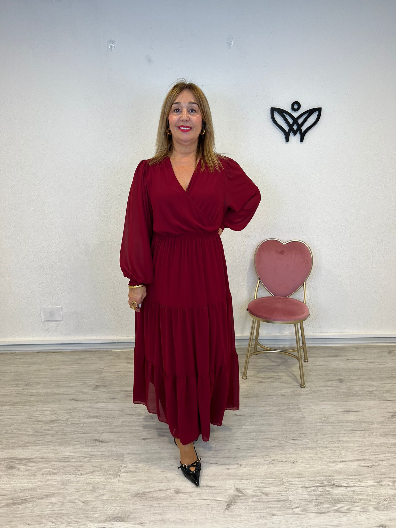 Vestido largo escote en pico de gasa burdeos