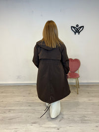 Trench larga gabardina con capucha cierre cremallera marrón chocolate