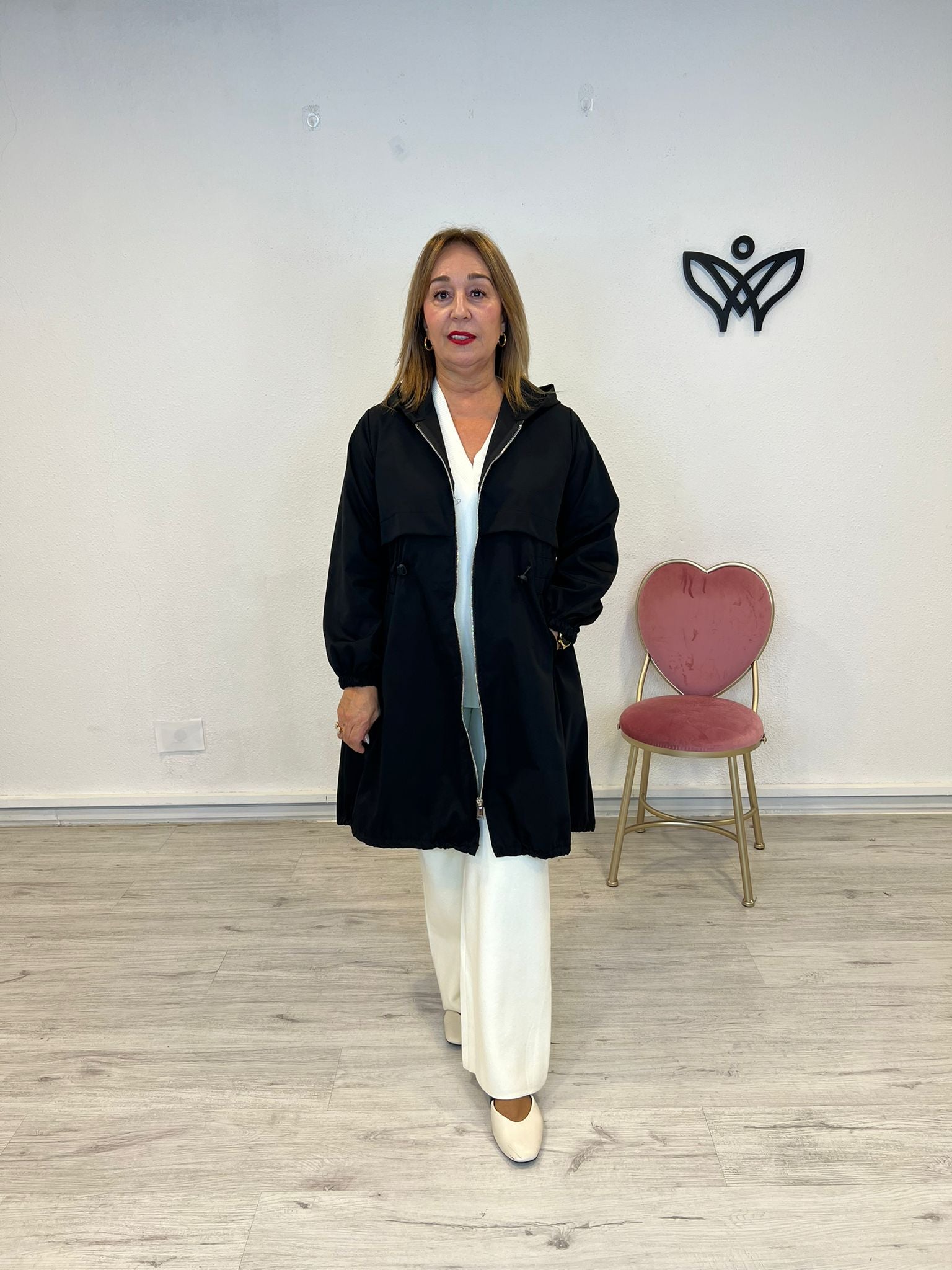 Trench larga gabardina con capucha cierre cremallera negra