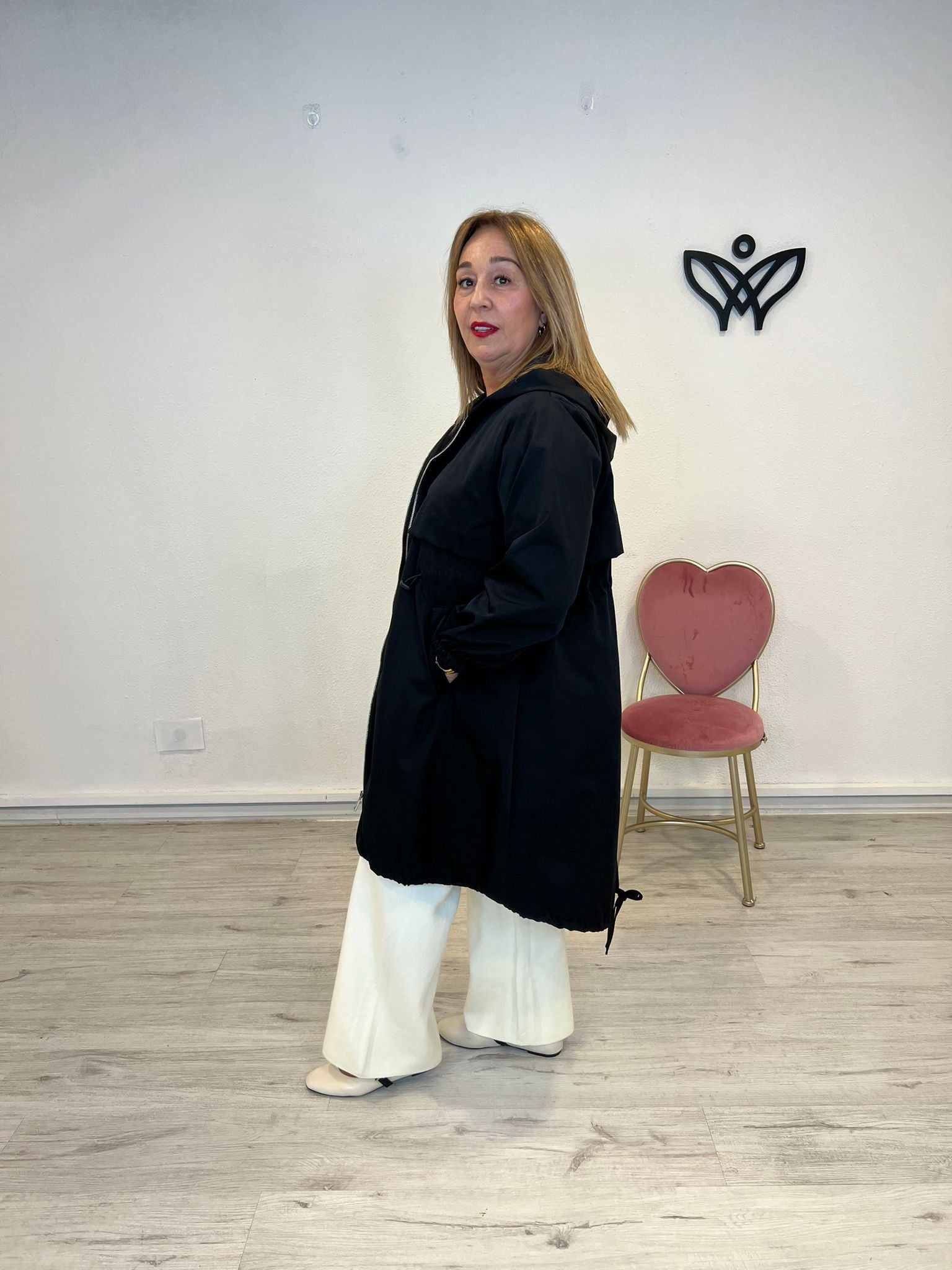 Trench larga gabardina con capucha cierre cremallera negra