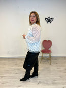 Camisa de gasa con lunares y lazo en el cuello beis