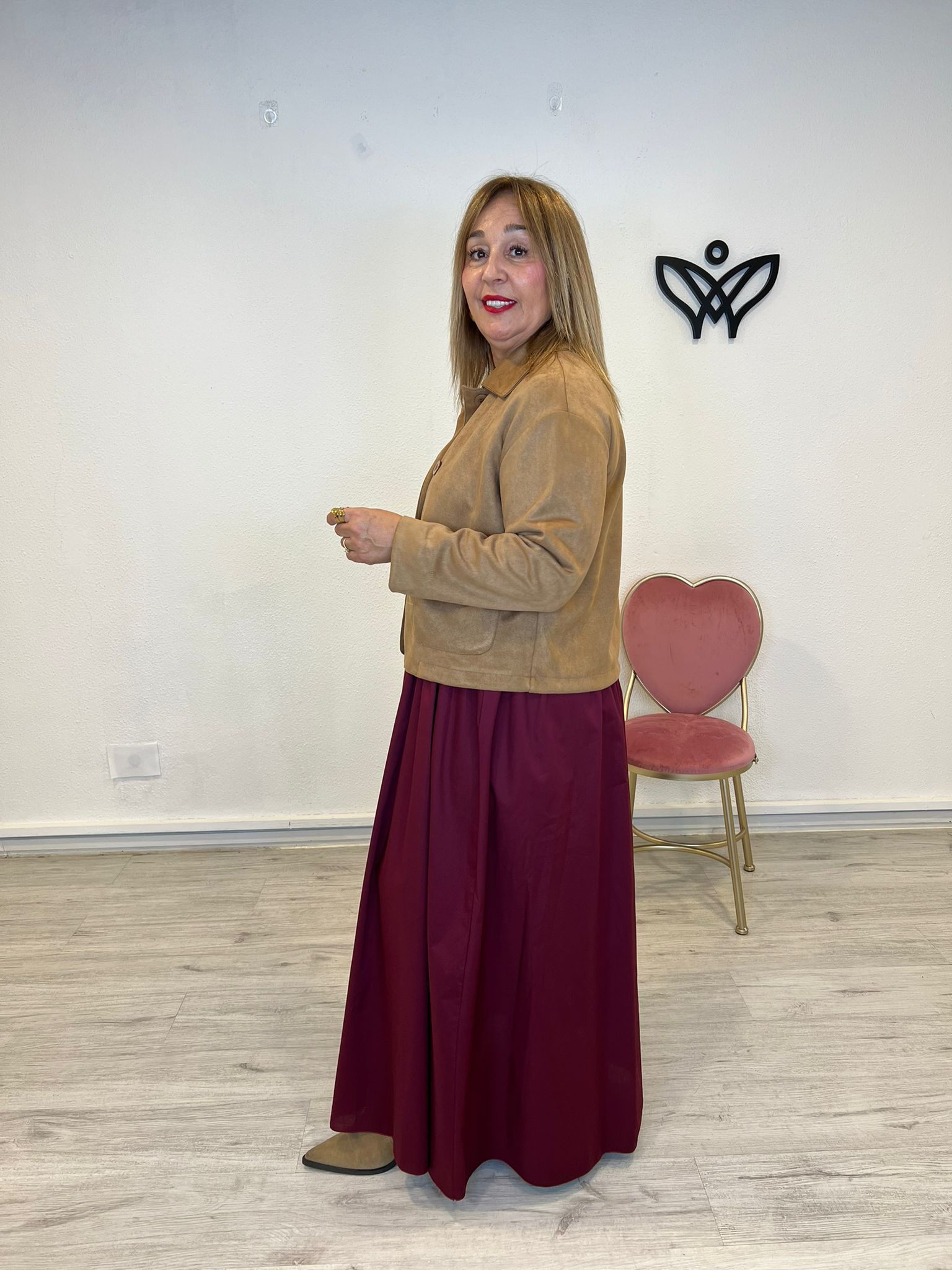 Chaqueta corta de ante con botones forrada camel