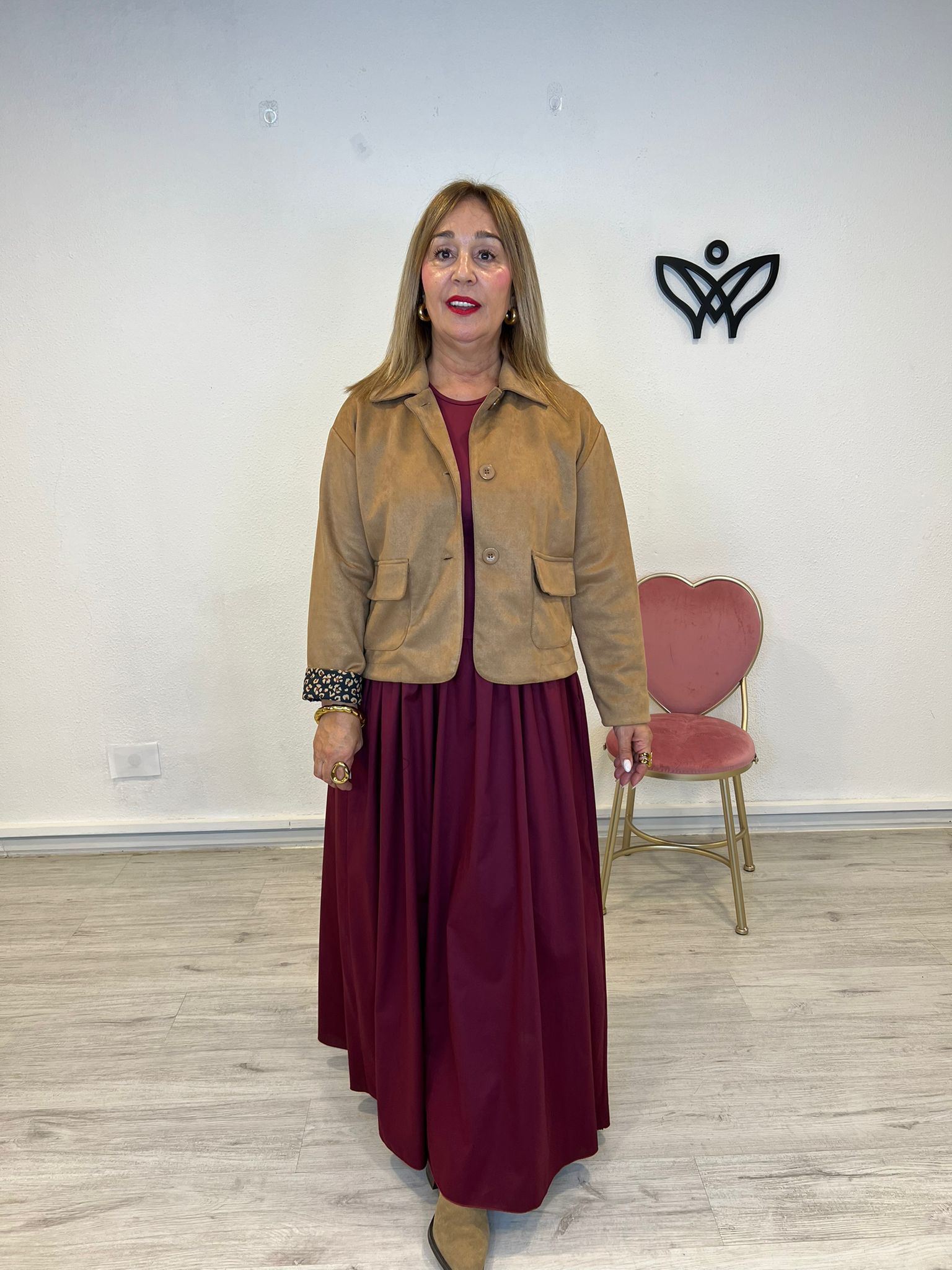 Chaqueta corta de ante con botones forrada camel