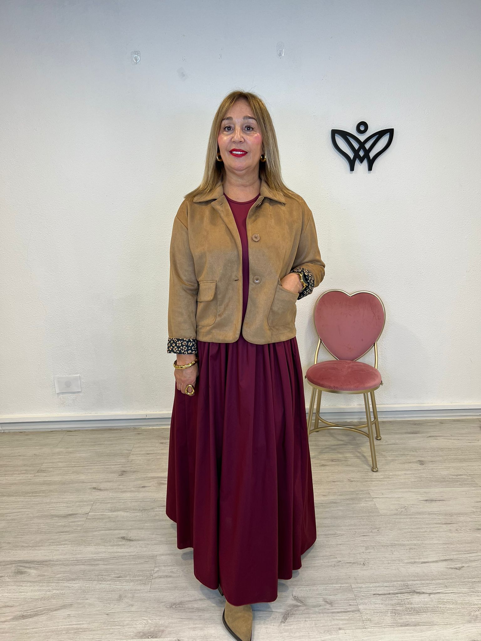 Chaqueta corta de ante con botones forrada camel