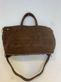 Bolso de ante con flecos rectangular con asas cortas y larga marrón
