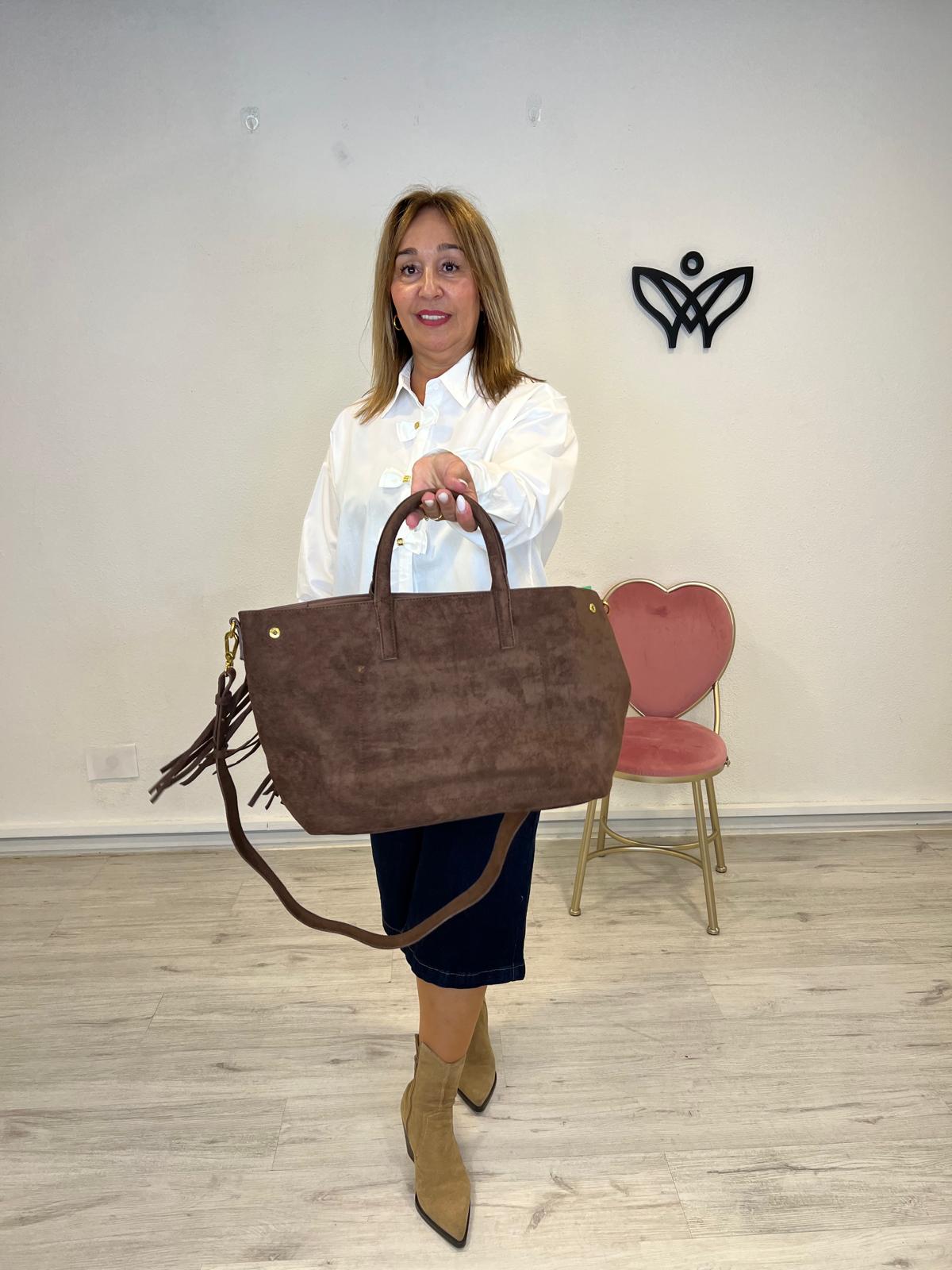 Bolso de ante con flecos rectangular con asas cortas y larga marrón