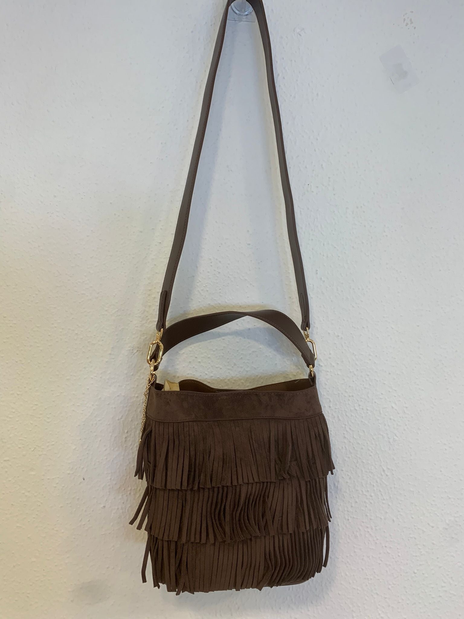 Bolso ante flecos bombonera asa corta y larga marrón