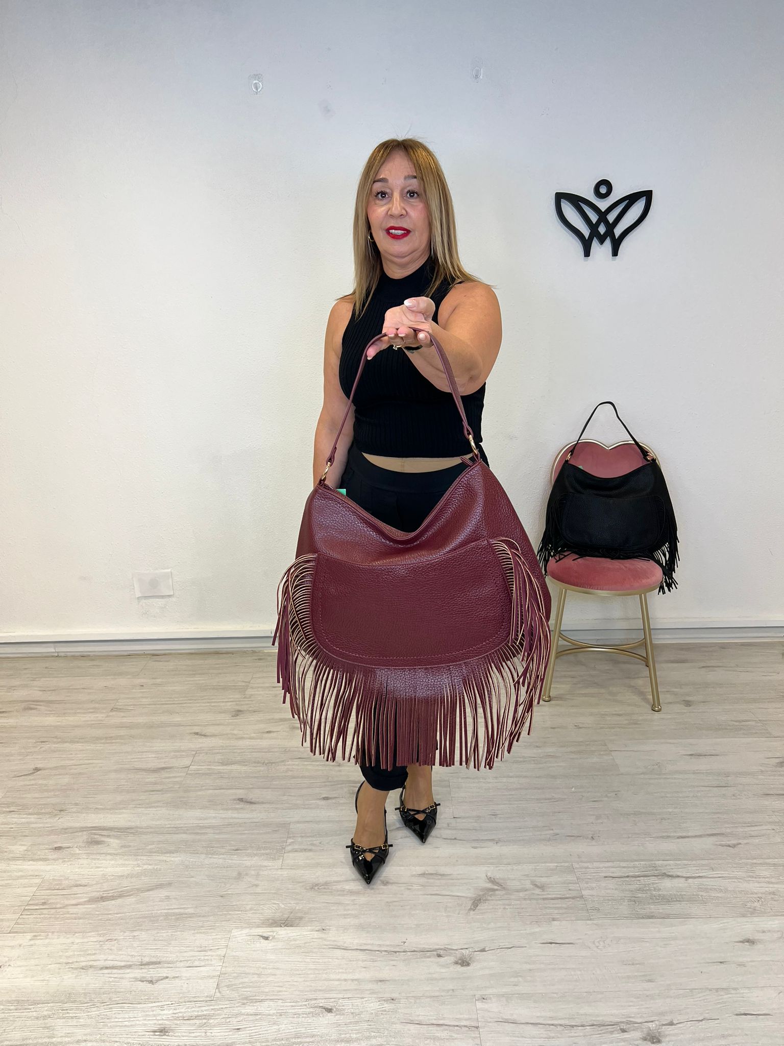 Bolso polipiel de flecos media luna burdeos