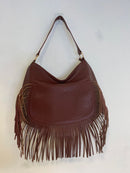 Bolso polipiel de flecos media luna burdeos