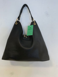 Bolso polipiel media luna cierre detalle dorado negro