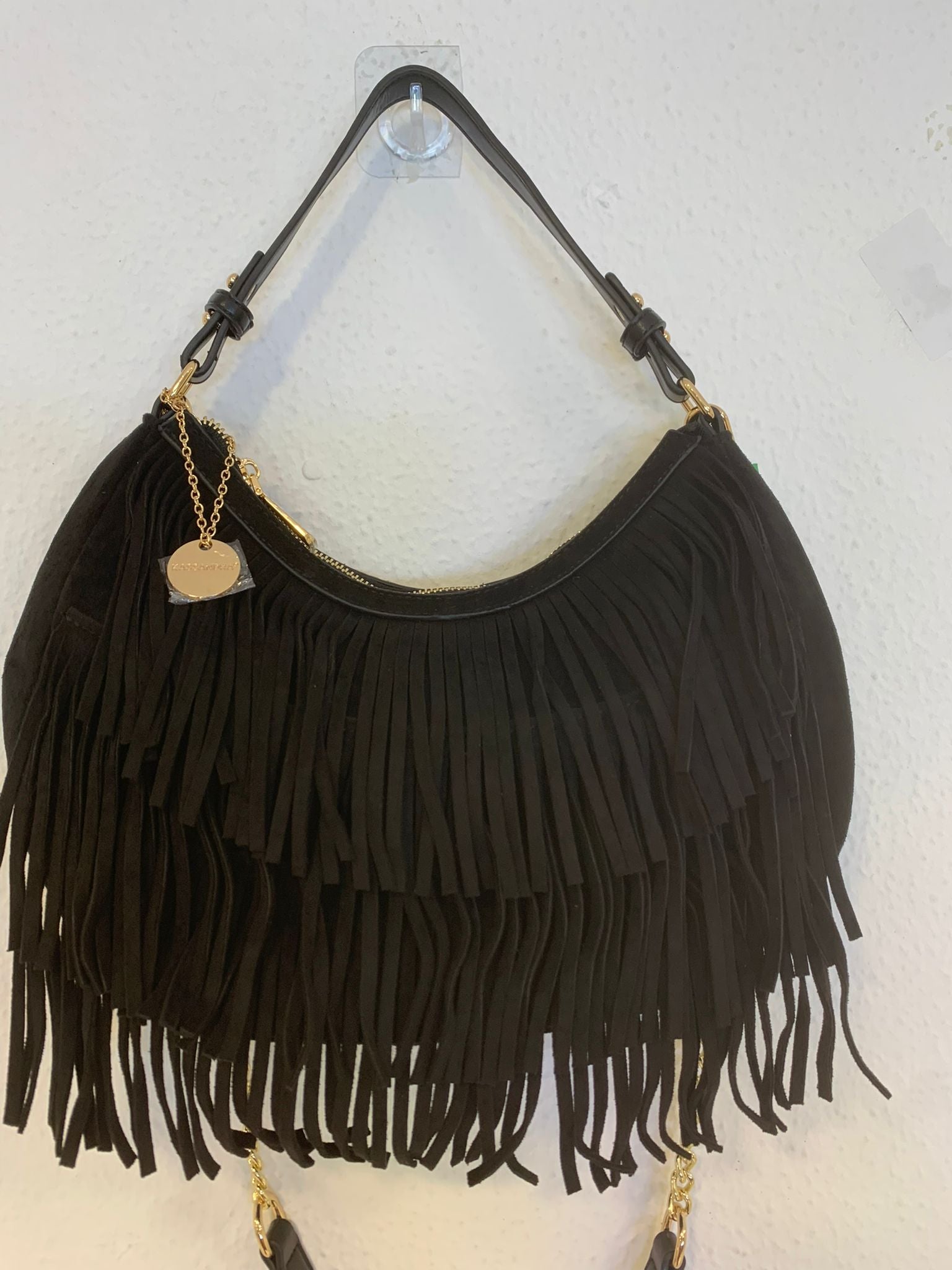 Bolso flecos de ante corte media luna asa larga y corta negro