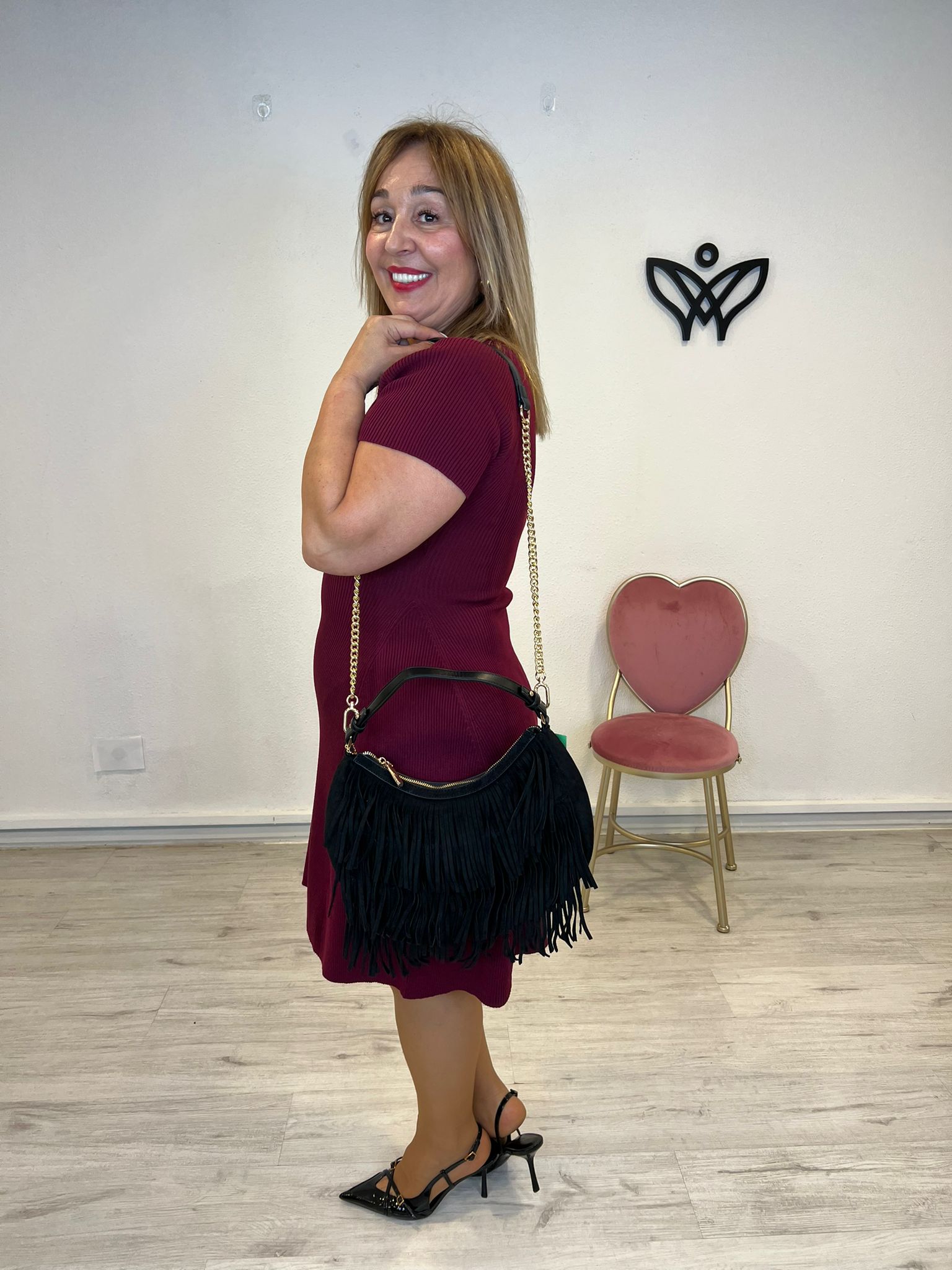 Bolso flecos de ante corte media luna asa larga y corta negro