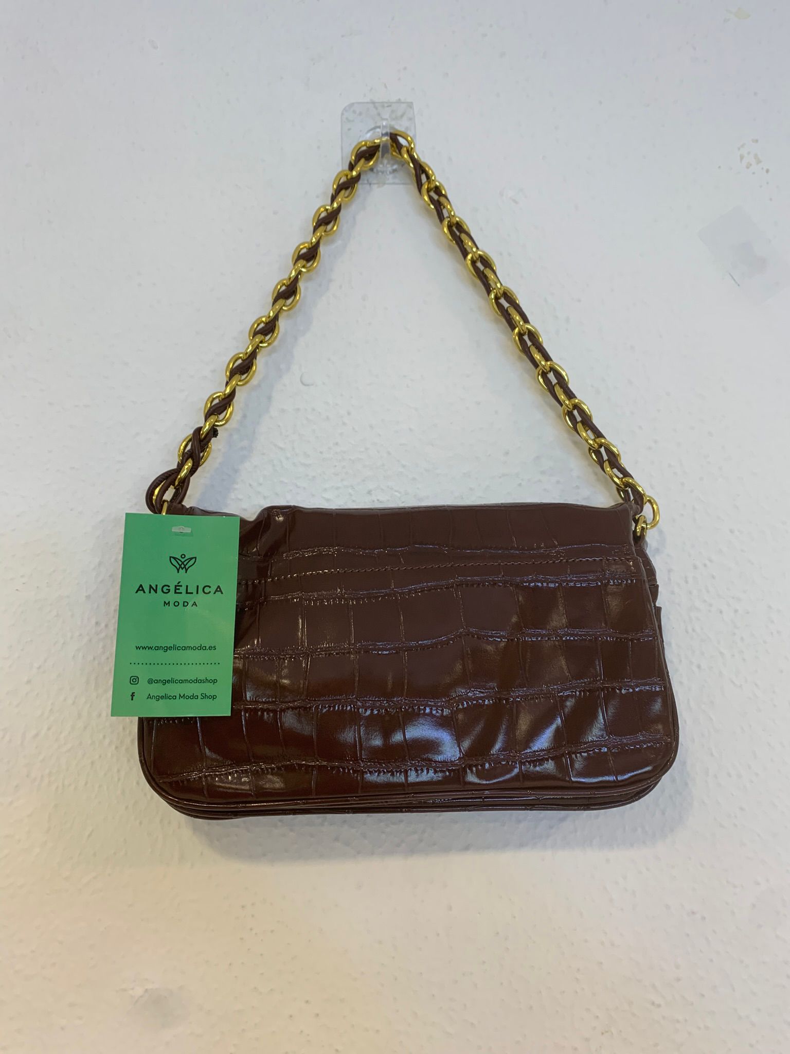 Bolso cartera alargado polipiel brillo asa doradas marrón