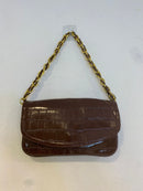 Bolso cartera alargado polipiel brillo asa doradas marrón