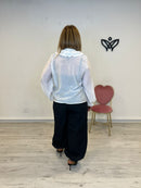 Camisa de gasa escote en pico con volantes en blanco