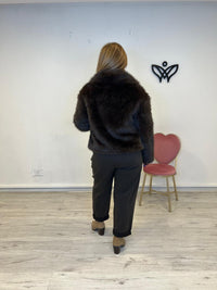 Chaqueta cazadora corta con solapas forrada de pelo sintético en marrón chocolate